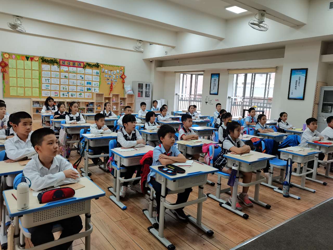 小学课堂.jpg
