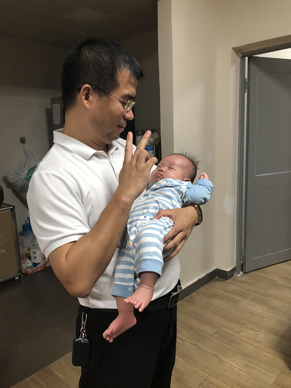 产假探望.jpg